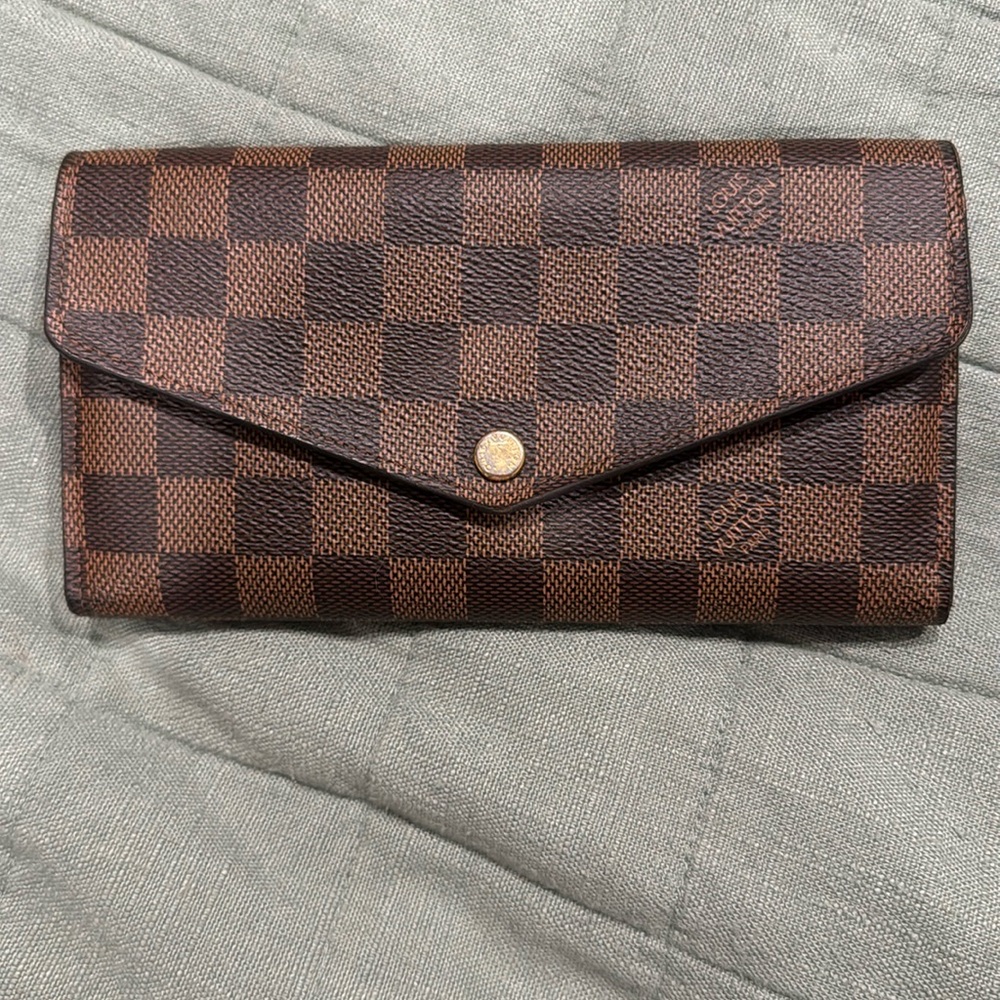 Authentic Louis Vuitton Sarah Wallet in Damier Ebene